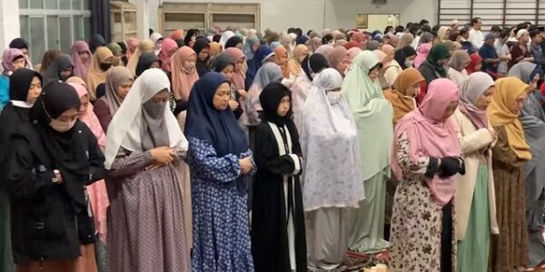 「イオンにイスラム教徒の礼拝室がある！？いやああああ」→「礼拝室で大声で般若心経を唱えて嫌がらせするわ！」大絶賛で10万いいね