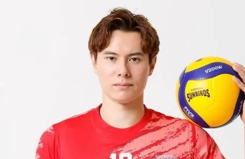 【文春砲】男子バレー・髙橋藍さん、人気セクシー女優・河北彩伽さんとインフルエンサーuka.さんとの二股報道ｗｗｗｗｗ