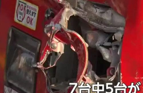 【ひでぇ】佐賀県の公園にある自販機7台中5台が破壊されているのが見つかる… 「どういう気持ちでこういうことやってるんだろう」