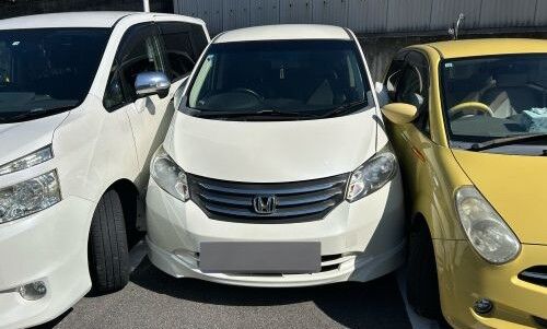 X民「家の敷地内に勝手に駐車してる車いたけど、バチバチにブロックされててウケたｗどうなるのか観察します」→まさかの結末にネット民唖然・・・