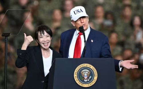 米空母内で演説した高市首相、一部から批判殺到・・・「正視に堪えない卑屈な媚態だ」「女性ではなく雌犬が総理になった」