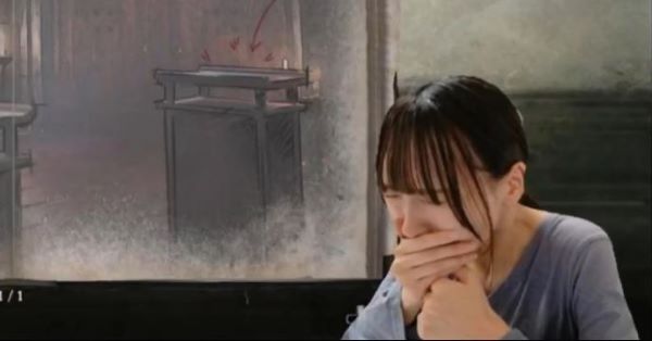【炎上】女性配信者、深夜1時に奇声を発しながら手足を床に叩きつけ発狂→マンション住人に激怒され号泣