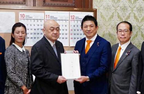 参政党、国旗損壊罪法案を提出「他国の国旗も、わが国の国旗も、大事にされなければならない」