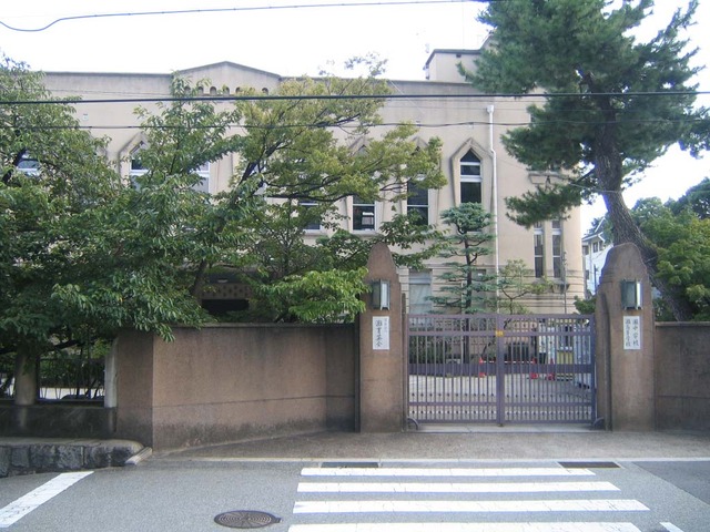 灘とかの進学校だと関関同立に行くと笑われるらしいな
