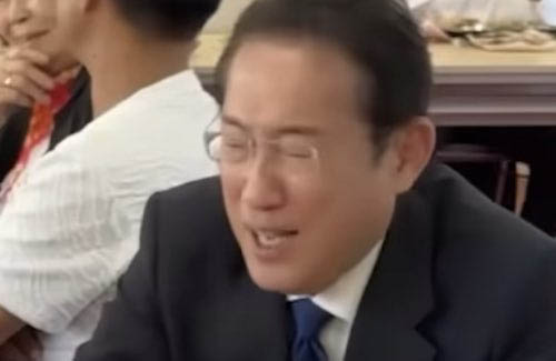 元総理系YouTuber・岸田文雄さん、公民館で呑んだくれる姿が迫真すぎると話題にｗｗｗｗ