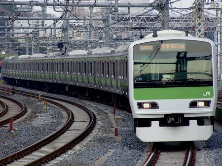 人身事故で遺体が床下に転がった電車内「車掌のアナウンスおもろｗ」「片付けがんばってくださーいｗ」→様々な声が寄せられる