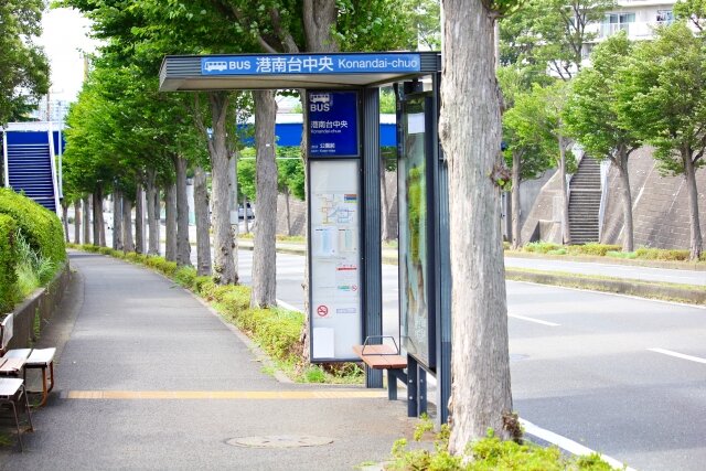 ハイテク化が進みすぎたのか、一部のバス停がこんな感じになってしまう… ええんかこれ…