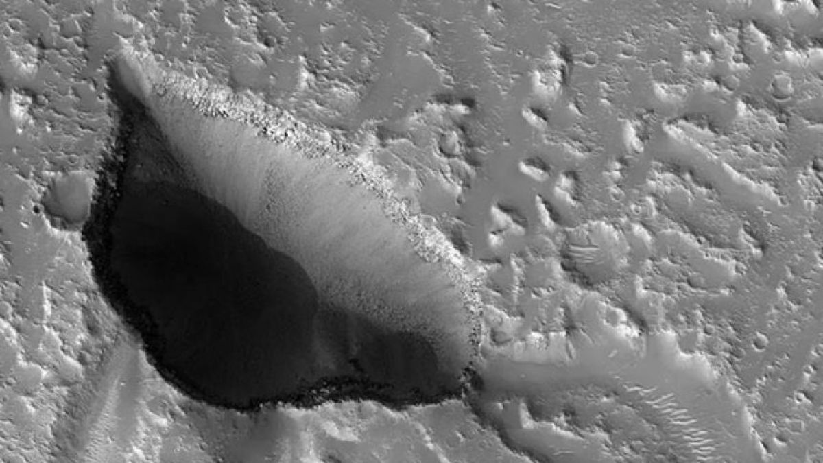 火星で水が形成した地下洞窟を特定、地球外生命が潜んでいた可能性
