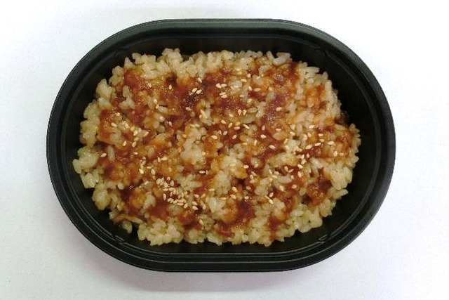 【ひもじい】ローソン100の貧乏弁当『焼肉のタレかけご飯』が不景気の象徴と言われてしまう