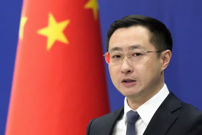 中国政府、日和る