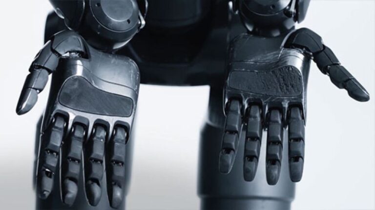 3万台のBMWを組み立てていたヒューマノイドロボットが傷だらけになって引退