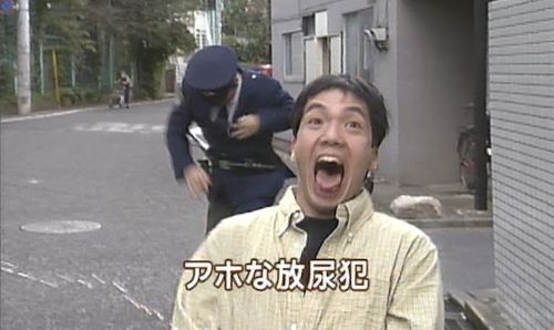 トラック運転手さん、サービスエリアの駐車場で運転席から放尿している様子を撮影される　しっかり◯◯が写ってるんだが・・・