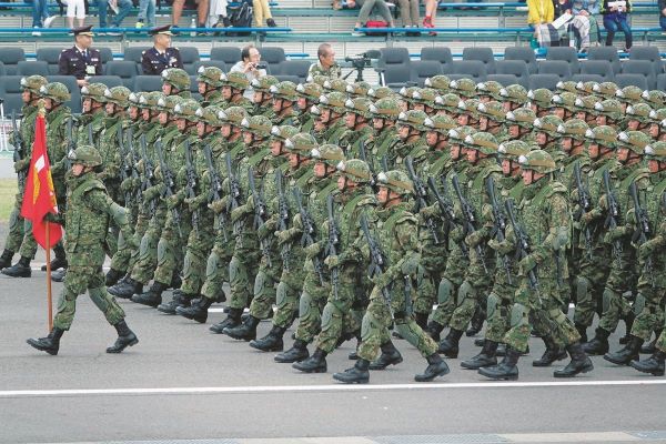 政府、自衛隊の階級名の変更を検討！「1佐」「2尉」など自衛隊独自の呼称が○○に！