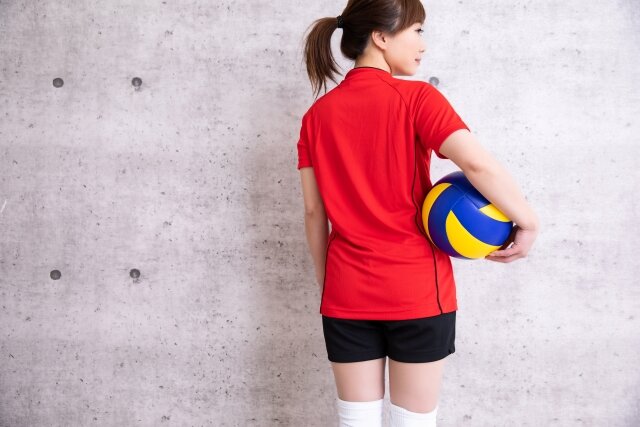 高校で女子バレーボール部員のユニフォームを盗んで、夜のお風呂嬢に着せようとした無職男性（54）に拘禁刑4年を求刑