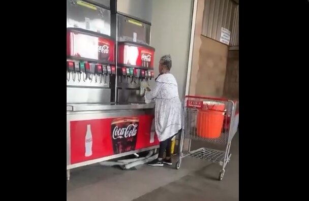 【動画】アメリカのコストコでホットドック用のトッピングが撤去された理由がヤバすぎるｗｗｗｗ
