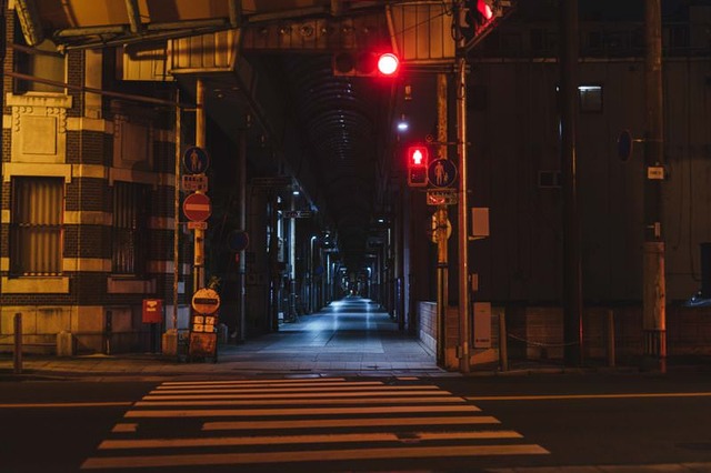 横断歩道をはうように渡っていた70代男性、タクシーにひかれ死亡　「ぶつかったが、人だとは思わなかった」