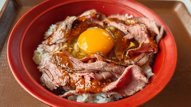 【悲報】すき家『ローストビーフ丼』一次販売休止　「全国的に品薄の状態」販売再開は・・・