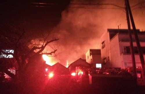 【ヤバイ】大分県大分市佐賀関で大規模火災発生！20棟以上の建物に燃え広がり山林も燃焼、鎮火の目処立たず