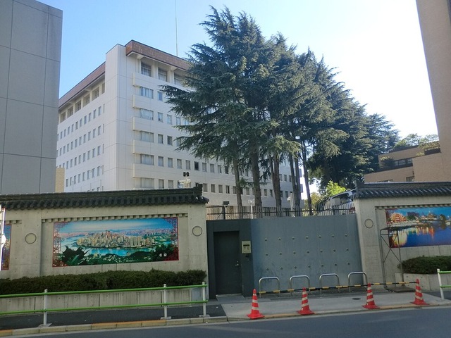 日本にある中国大使館、反中感情の高まりを懸念し大使館員に外出を控えるように指示 被害者面しだした・・・