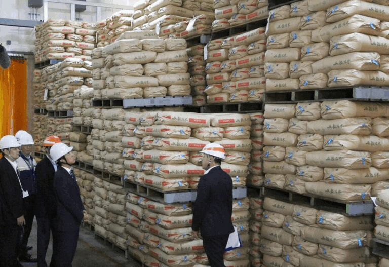 倉庫屋「備蓄米を放出したら保管料が入らなくなって辛いの」→農水省「倉庫の保管料補償しようかな！？」