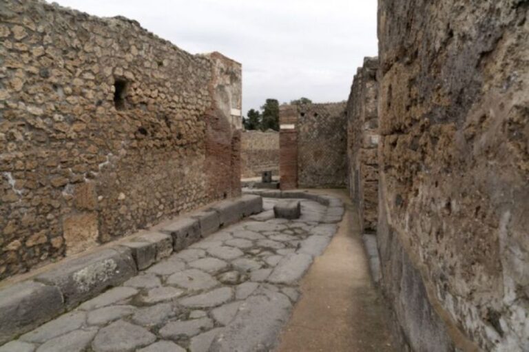 ポンペイで古代ローマのコンクリートの秘密を発見、2000年以上崩れない自己修復機能