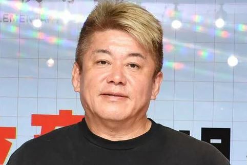 【画像あり】ホリエモンこと堀江貴文氏、スーツ姿があまりにもダサすぎて炎上ｗｗｗｗｗ
