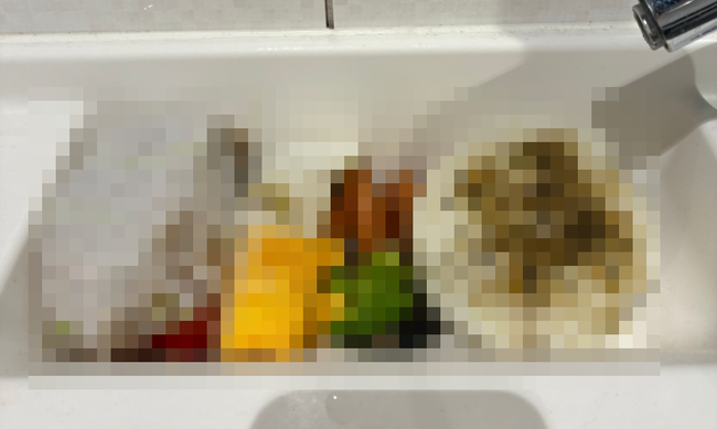 X民「緊急で多目的トイレ入ったらヤバイ物見つけた」ﾊﾟｼｬｯ → 投稿された画像が胸糞すぎて8万いいね・・・
