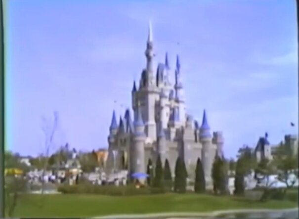 貴重な東京ディズニーランド開業前の映像が話題に！　来場客「10年後はどうなってるかね。」