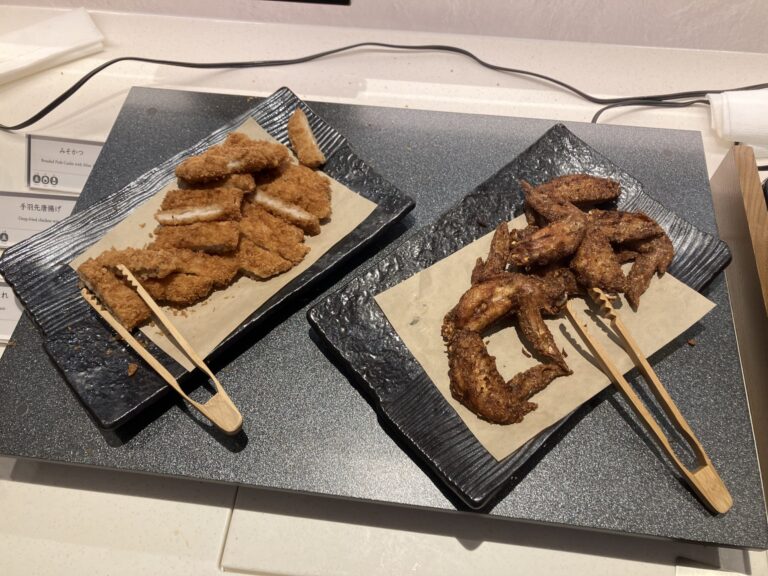 朝食バイキング客「まだ終了40分前なのにデザートのフルーツが無いんだけど！どうなってんのこれ！！（怒）」