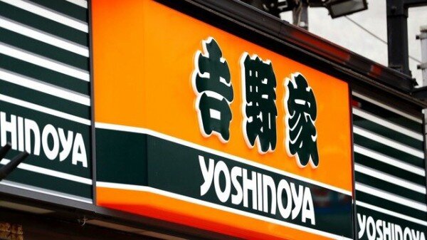 X民「吉野家で『とんこつ醤油牛御膳』の値段を見て注文したら789円じゃなくて、899円だったんだけど」