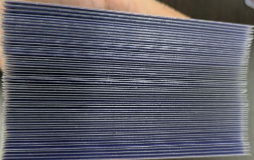 【画像】ポケカ審判「う～ん、このスリーブ傷ついてるから失格ｗ」→サイゼの間違い探しレベルの傷がこちら