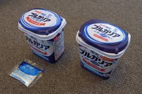 ブルガリアヨーグルトについてた「白いアレ」が名前を変えて売ってると話題に