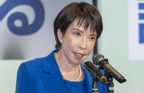 【画像】高市首相が「腕を痛めて党首討論ドタキャン」　→　中日新聞がとんでもない写真で報道して煽ってしまうｗｗｗｗｗ